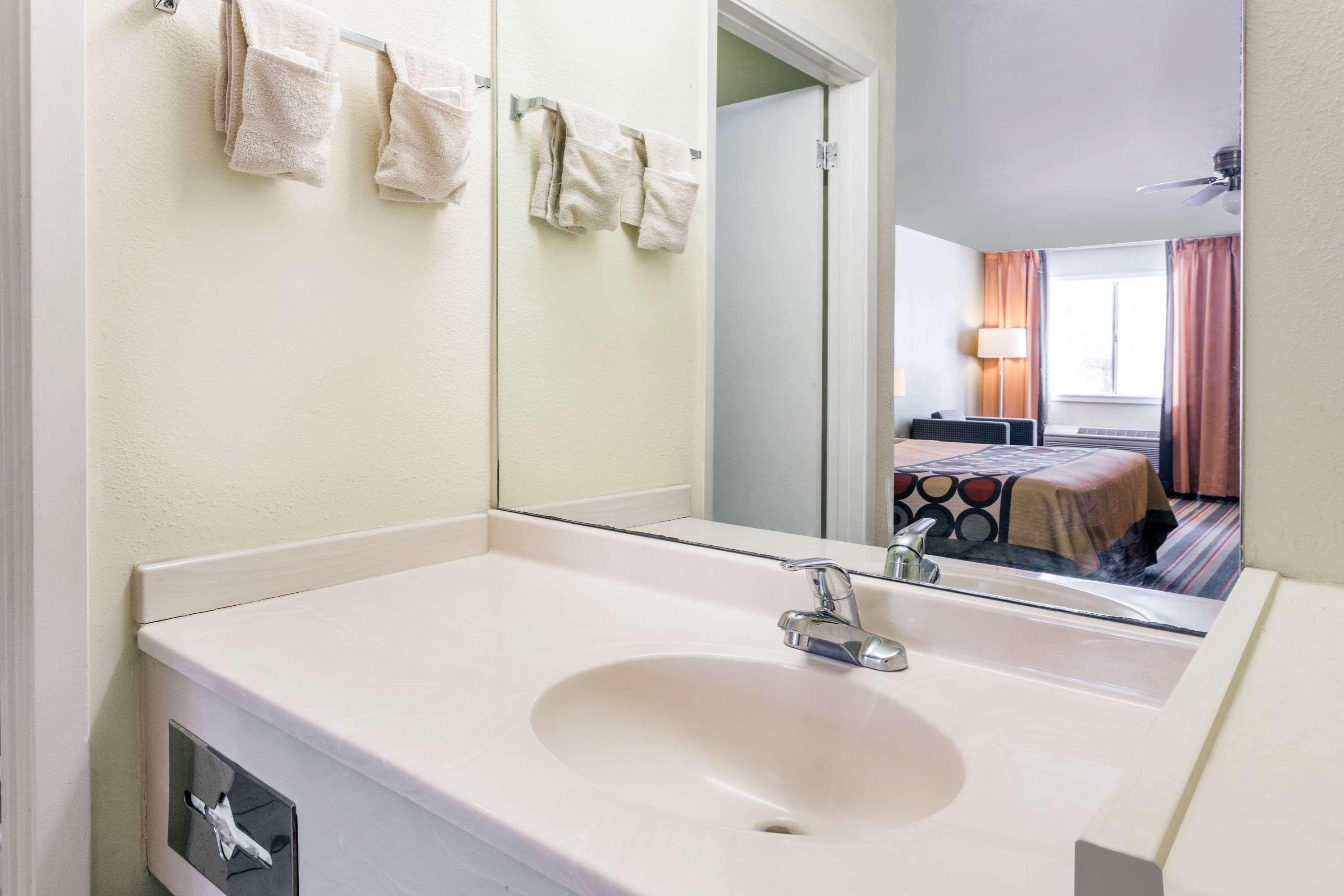 ซูเปอร์ 8 บาย วินด์แฮม บรูคเฮฟเวน Hotel บรูคเฮเวน ภายนอก รูปภาพ